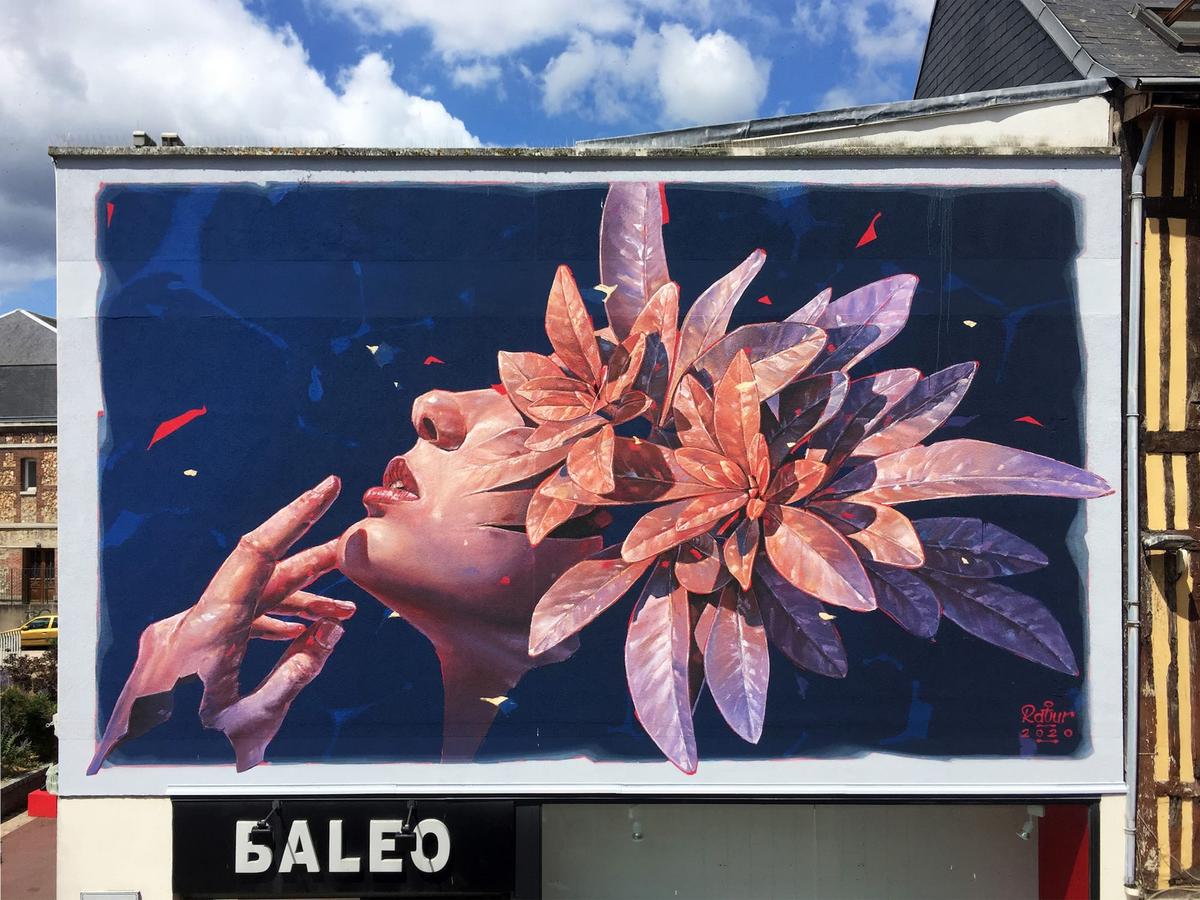 Ratur's Large-scale urban art with realistic nature Intricate details of a Hyperrealistic Botanical Mural by Ratur