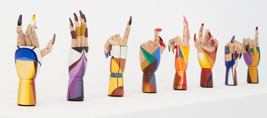 Mexican Artist Circe Irasema Creates Paintings Using Makeup and Cosmetics