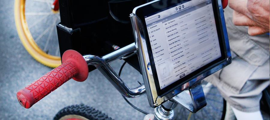 30 Creative Accessories For Your iPad